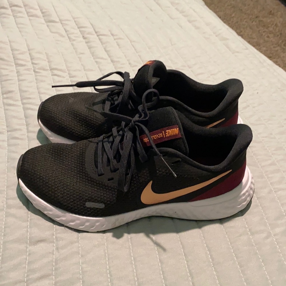 Nike Revolution Size 6